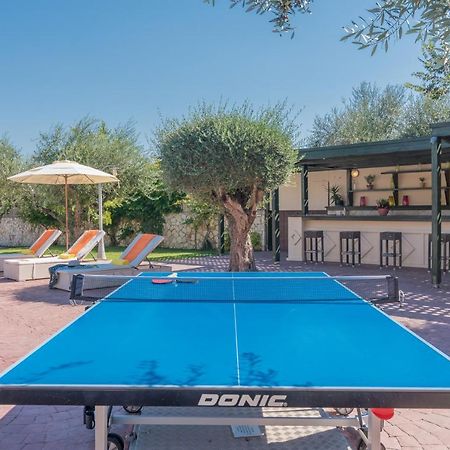 Astarte Villas - Istar Villa With Tennis Court Makhairádhon Exteriör bild