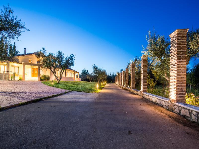 Astarte Villas - Istar Villa With Tennis Court Makhairádhon Exteriör bild
